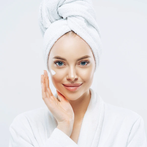 Hydra Facial – The Ultimate Glow-Boosting Treatment at Dua Beauty 2 Experience radiant, deeply cleansed skin with our Hydrafacial treatment in Delhi. Safe for all skin types. Book now at Dua Beauty Cosmetics for instant glow.