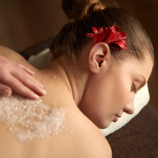 Full Body Polishing 3 Full Body Polishing – Get Soft & Glowing Skin