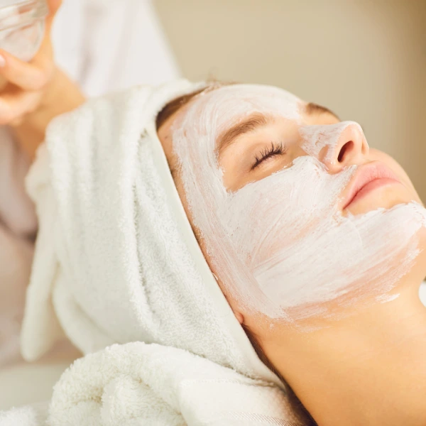 Best Cosmetologist in delhi 5 DBC 284