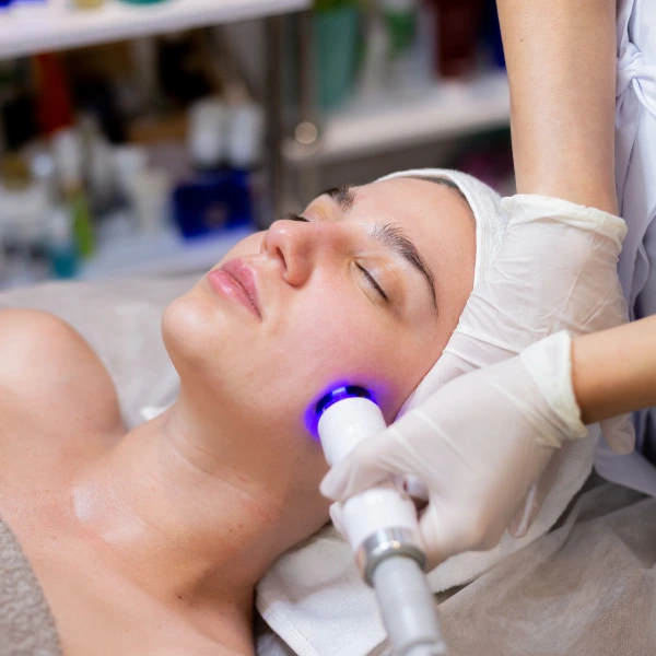 Discover how skin whitening laser treatment removes pigmentation, improves skin tone, and brightens complexion. Get expert care at Dua Beauty Cosmetics today.